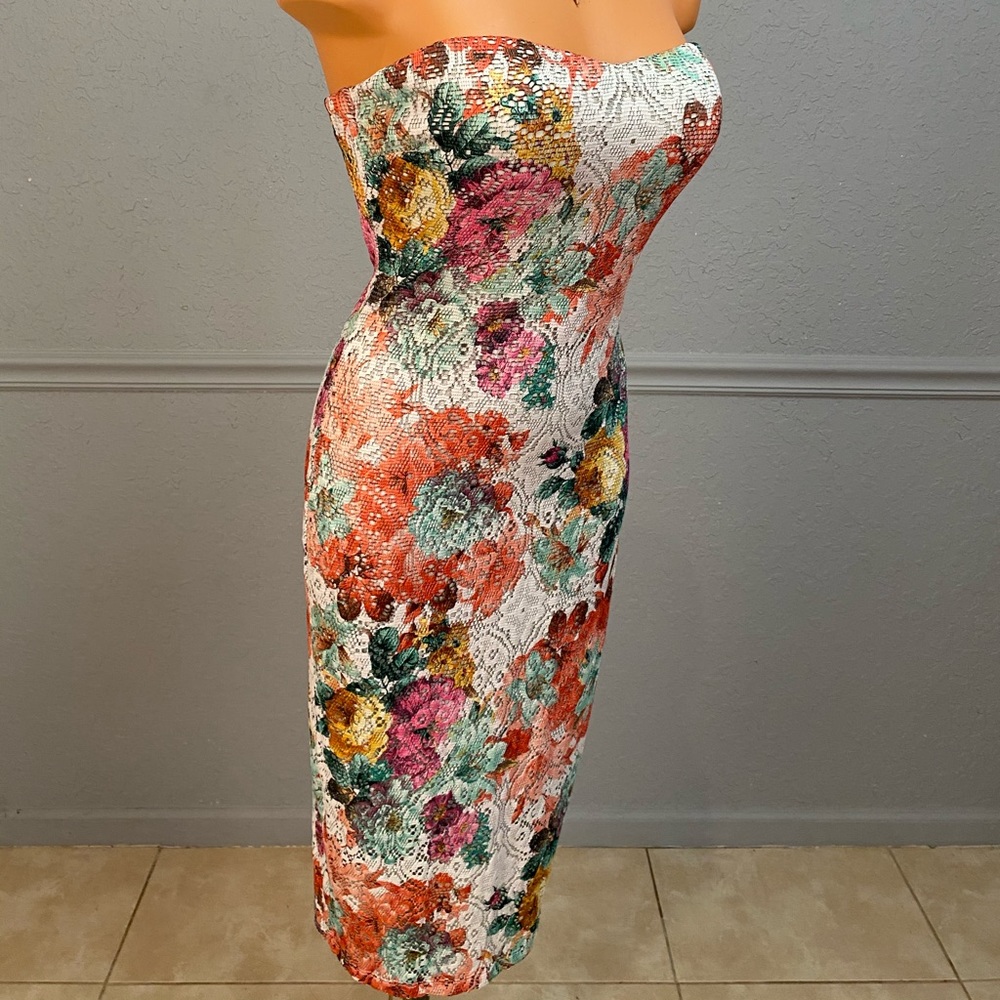 Beautiful Floral Print Strapless Wiggle Dress L but fits like a medium.